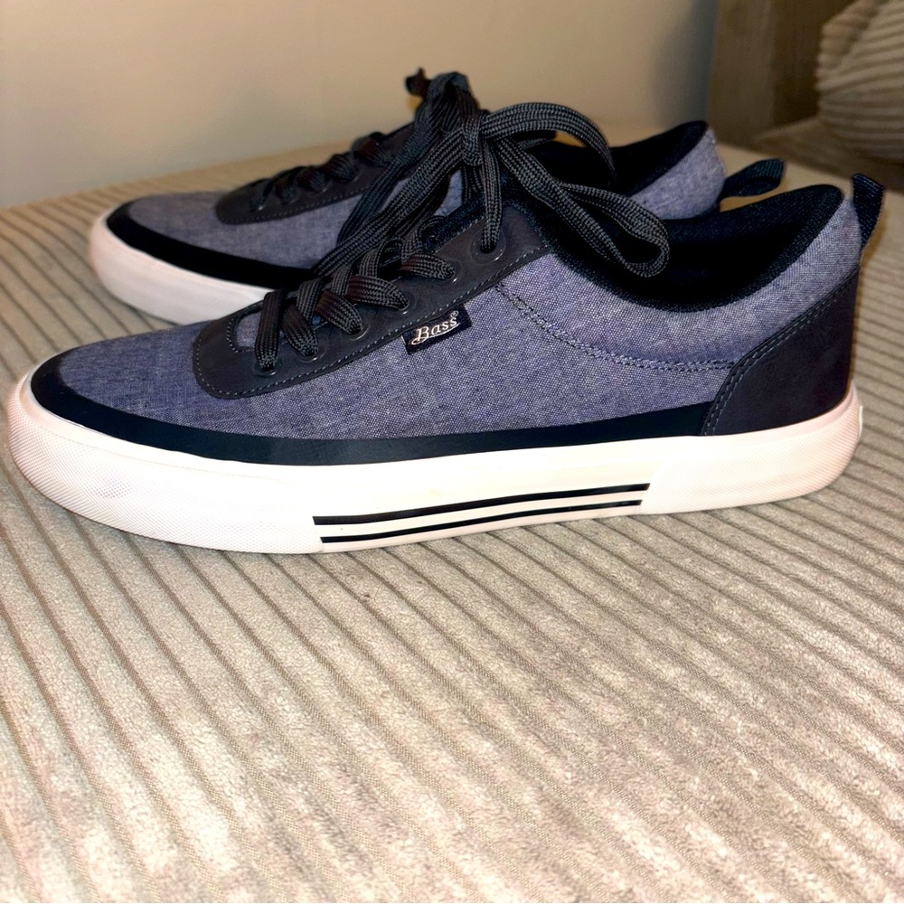 G.H. Bass & Co. men’s business casual denim blue and white sneakers 
SIZE US 9